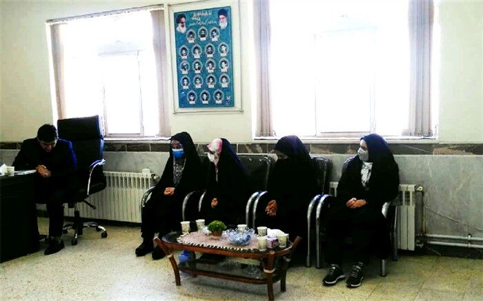 دیدار دانش‌آموزان حوزه مقاومت بسیج با رئیس اداره آموزش و پرورش شهرستان اردل