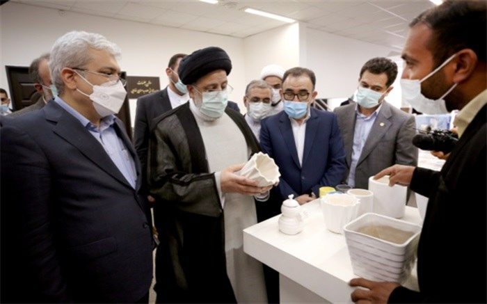 بازدید آیت‌الله رئیسی از نمایشگاه دستاوردهای شرکت‌های دانش‌بنیان استان خراسان رضوی