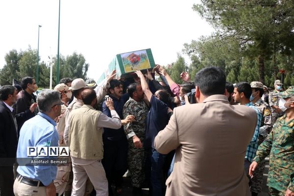 تشییع دو شهید مدافع حرم «زینبیون» در قم