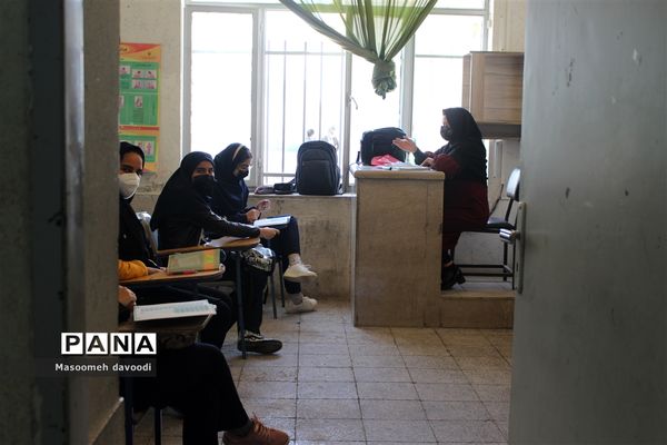 بازدید مدیر کل آموزش پرورش استان فارس از بازگشایی حضوری مدارس