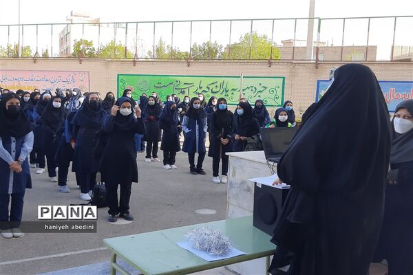 استقبال دانش‌آموزان دبیرستان سروش از بازگشایی حضوری مدارس