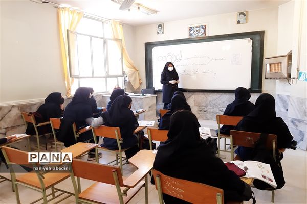 استقبال دانش‌آموزان دبیرستان سروش از بازگشایی حضوری مدارس