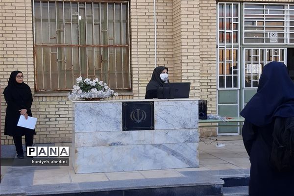 استقبال دانش‌آموزان دبیرستان سروش از بازگشایی حضوری مدارس