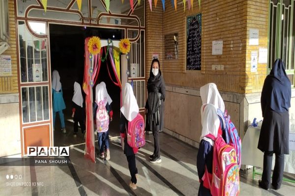 نواختن زنگ نمادین بازگشایی حضوری مدارس در شوش