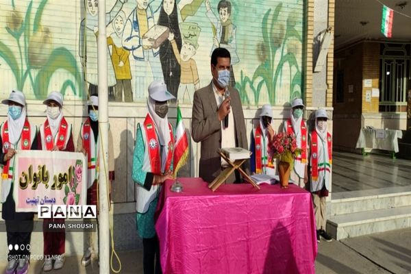 نواختن زنگ نمادین بازگشایی حضوری مدارس در شوش