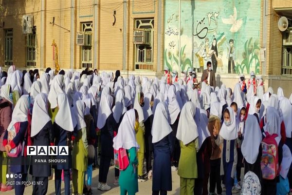 نواختن زنگ نمادین بازگشایی حضوری مدارس در شوش