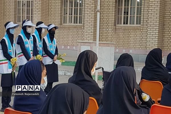 نواختن زنگ بازگشایی حضوری  مدارس در شوشتر