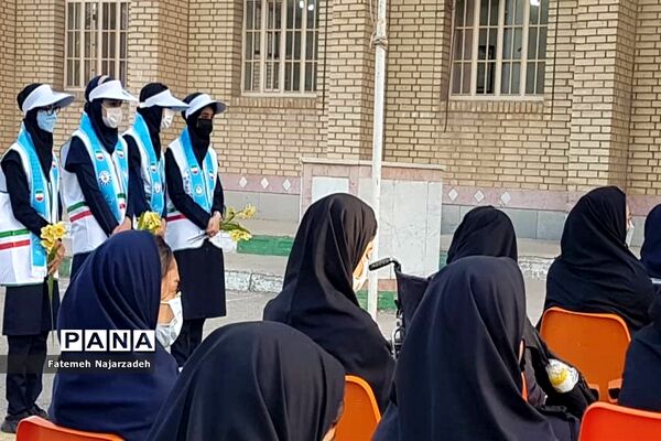نواختن زنگ بازگشایی حضوری  مدارس در شوشتر
