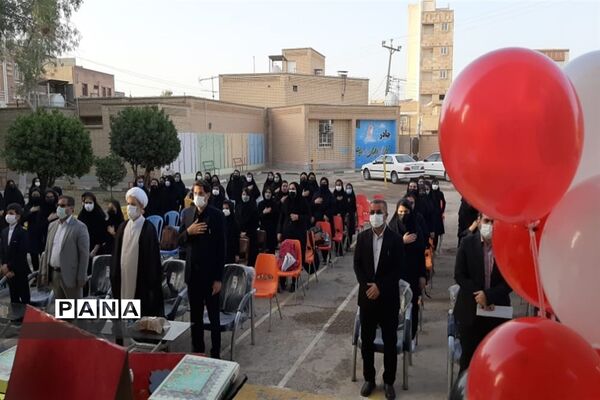 نواختن زنگ بازگشایی حضوری  مدارس در شوشتر
