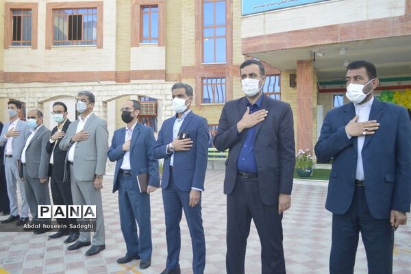 بازگشت به آموزش حضوری در دبستان شهید باهنر دوره اول و دوم شهرستان بوشهر