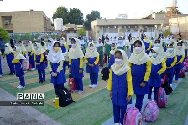 بازگشت به آموزش حضوری در دبستان شهید باهنر دوره اول و دوم شهرستان بوشهر