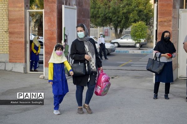 بازگشت به آموزش حضوری در دبستان شهید باهنر دوره اول و دوم شهرستان بوشهر