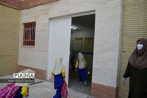 بازگشت به آموزش حضوری در دبستان شهید باهنر دوره اول و دوم شهرستان بوشهر