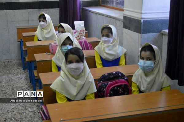 بازگشت به آموزش حضوری در دبستان شهید باهنر دوره اول و دوم شهرستان بوشهر