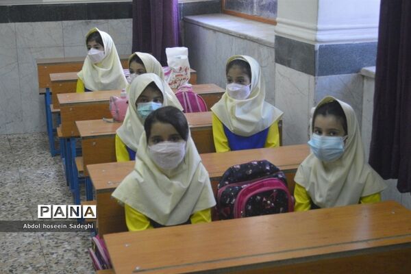 بازگشت به آموزش حضوری در دبستان شهید باهنر دوره اول و دوم شهرستان بوشهر