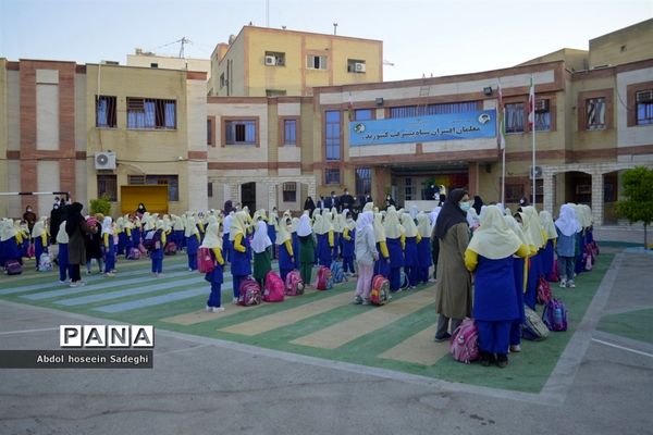 بازگشت به آموزش حضوری در دبستان شهید باهنر دوره اول و دوم شهرستان بوشهر