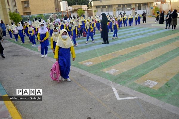 بازگشت به آموزش حضوری در دبستان شهید باهنر دوره اول و دوم شهرستان بوشهر