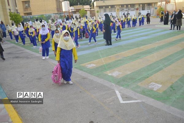 بازگشت به آموزش حضوری در دبستان شهید باهنر دوره اول و دوم شهرستان بوشهر