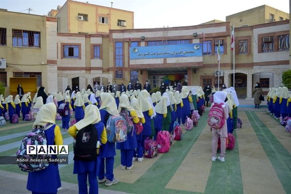 بازگشت به آموزش حضوری در دبستان شهید باهنر دوره اول و دوم شهرستان بوشهر