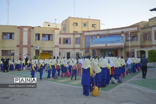 بازگشت به آموزش حضوری در دبستان شهید باهنر دوره اول و دوم شهرستان بوشهر