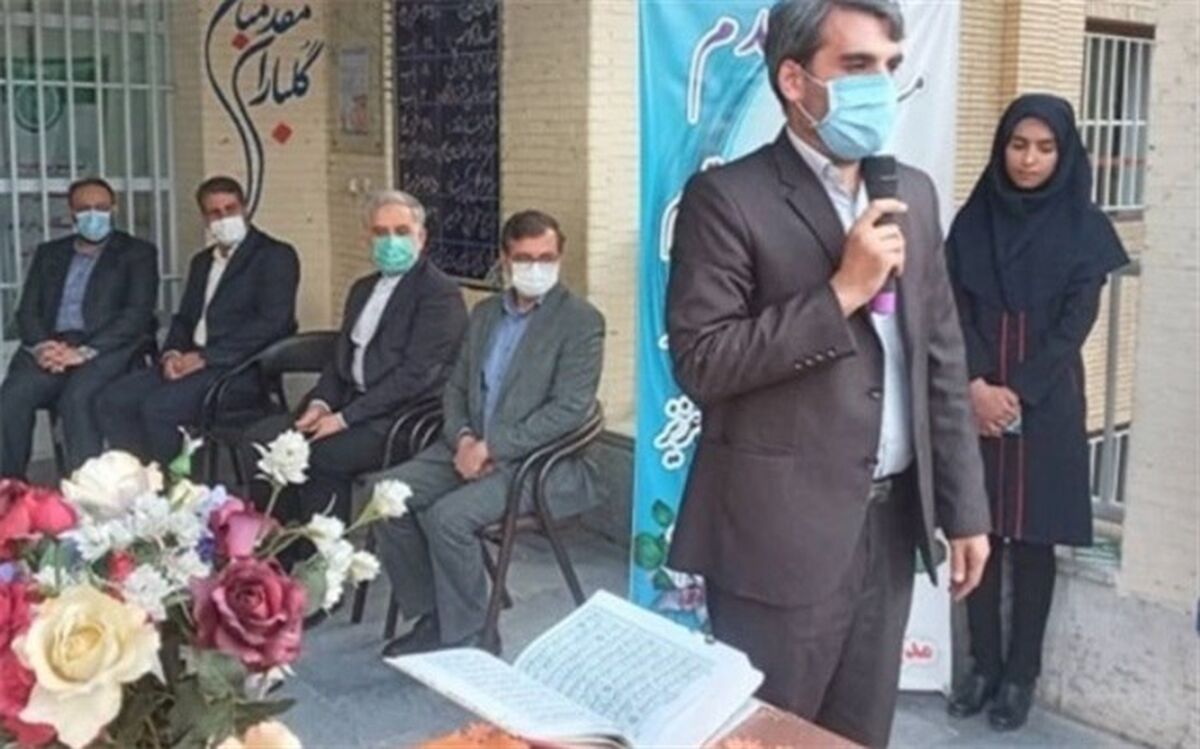 محیط مدرسه، نوعی زیست جدید و یک محیط اجتماعی برای دانش‌آموز است