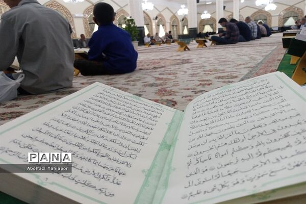 تلاوت ترتیل قرآن کریم در زیارتگاه شهیدمدرس(ره) کاشمر به مناسبت ماه مبارک رمضان