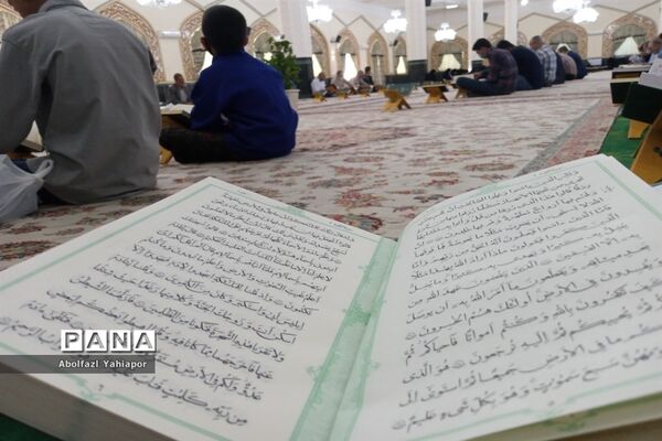 تلاوت ترتیل قرآن کریم در زیارتگاه شهیدمدرس(ره) کاشمر به مناسبت ماه مبارک رمضان