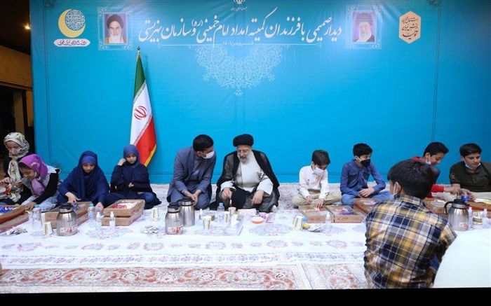 افطار آیت‌الله رئیسی همراه با ایتام