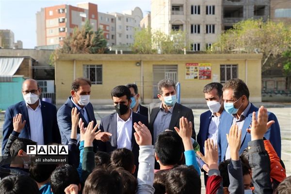 بازدید معاون تربیت‌بدنی و سلامت وزارت آموزش و پرورش از روند آموزش حضوری در استان کرمانشاه
