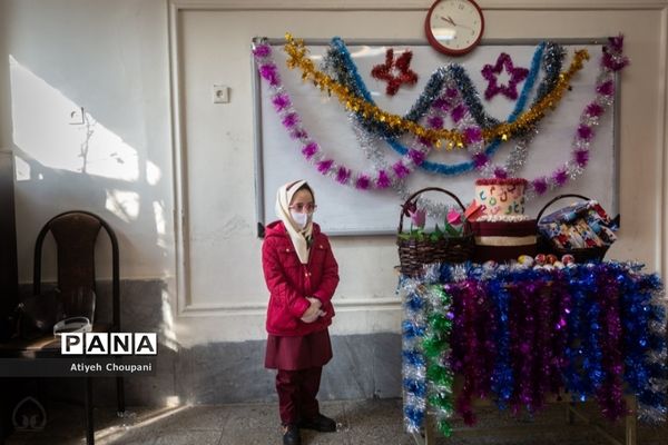 اجرای مراسم صبحگاهی پس از بازگشایی کامل مدارس، در دبستان امام سجاد (ع)