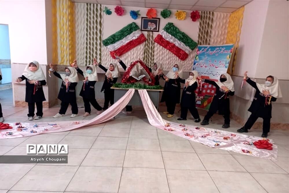 اجرای مراسم صبحگاهی پس از بازگشایی کامل مدارس، در دبستان امام سجاد (ع)