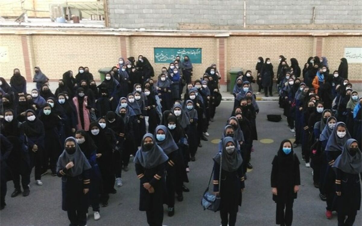 حضور معلم در مدرسه و گفت‌وگو با دانش‌آموزان عاملی مهم در یادگیری است/فیلم