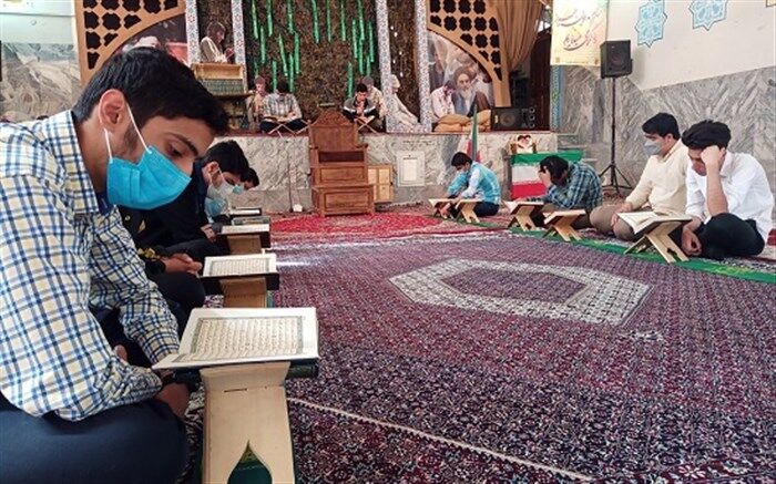 محفل انس با قرآن در دبیرستان ماندگار امام صادق(ع) قم برگزار می‌شود