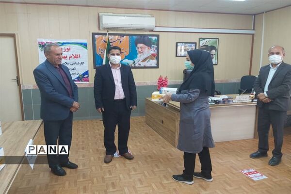 توزیع اقلام بهداشتی به مدارس کم برخوردار امیدیه