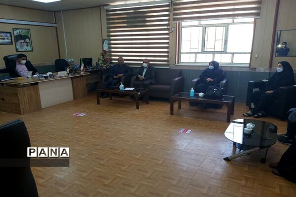 توزیع اقلام بهداشتی به مدارس کم برخوردار امیدیه