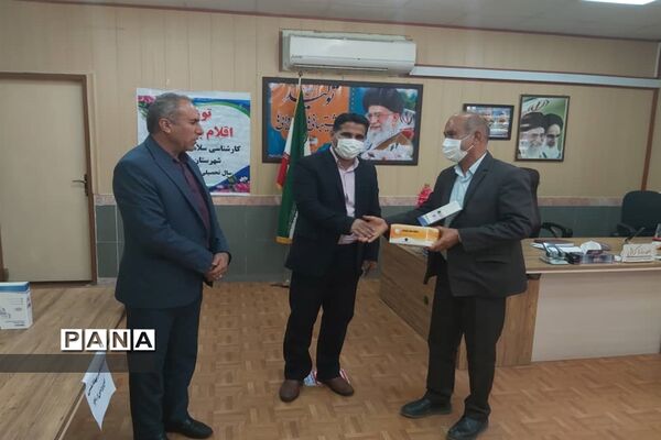 توزیع اقلام بهداشتی به مدارس کم برخوردار امیدیه