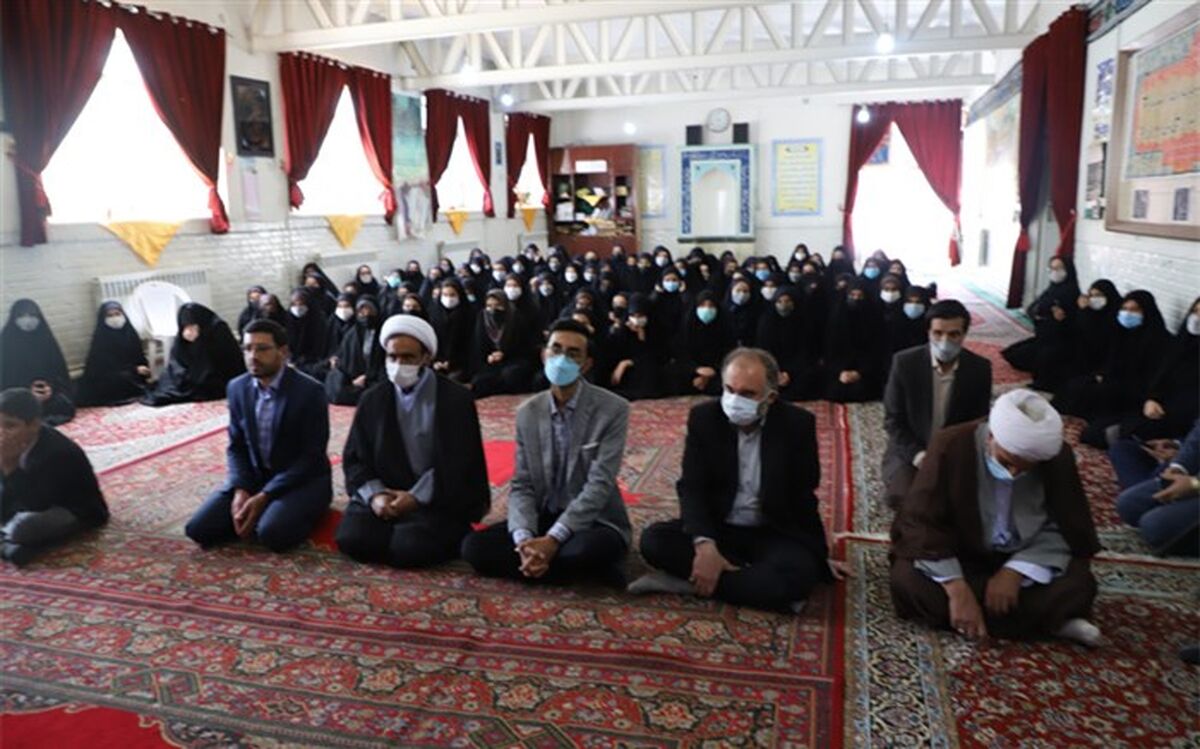 برگزاری آیین نواختن زنگ نماز در مدارس خراسان‌ رضوی