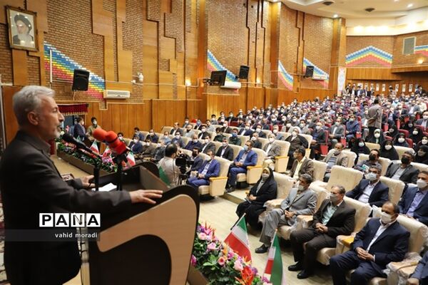 آیین تکریم  و معارفه مدیرکل آموزش و پرورش استان کرمانشاه