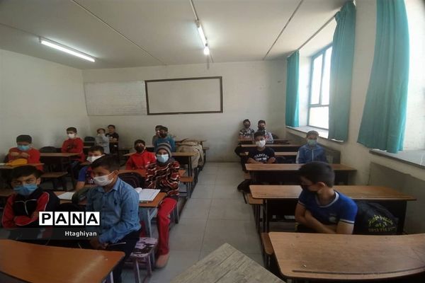 بازدید از مدارس ناحیه 5 استان اصفهان