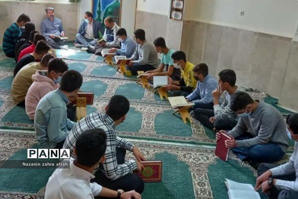 برگزاری محافل انس با قرآن در مدارس رودهن
