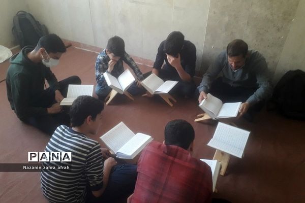 برگزاری محافل انس با قرآن در مدارس رودهن