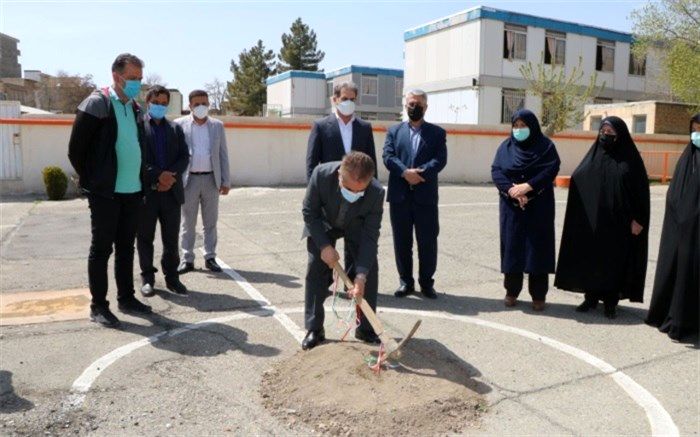 کلنگ‌زنی احداث زمین چمن مصنوعی آموزشگاه حضرت معصومه در ناحیه دو ارومیه