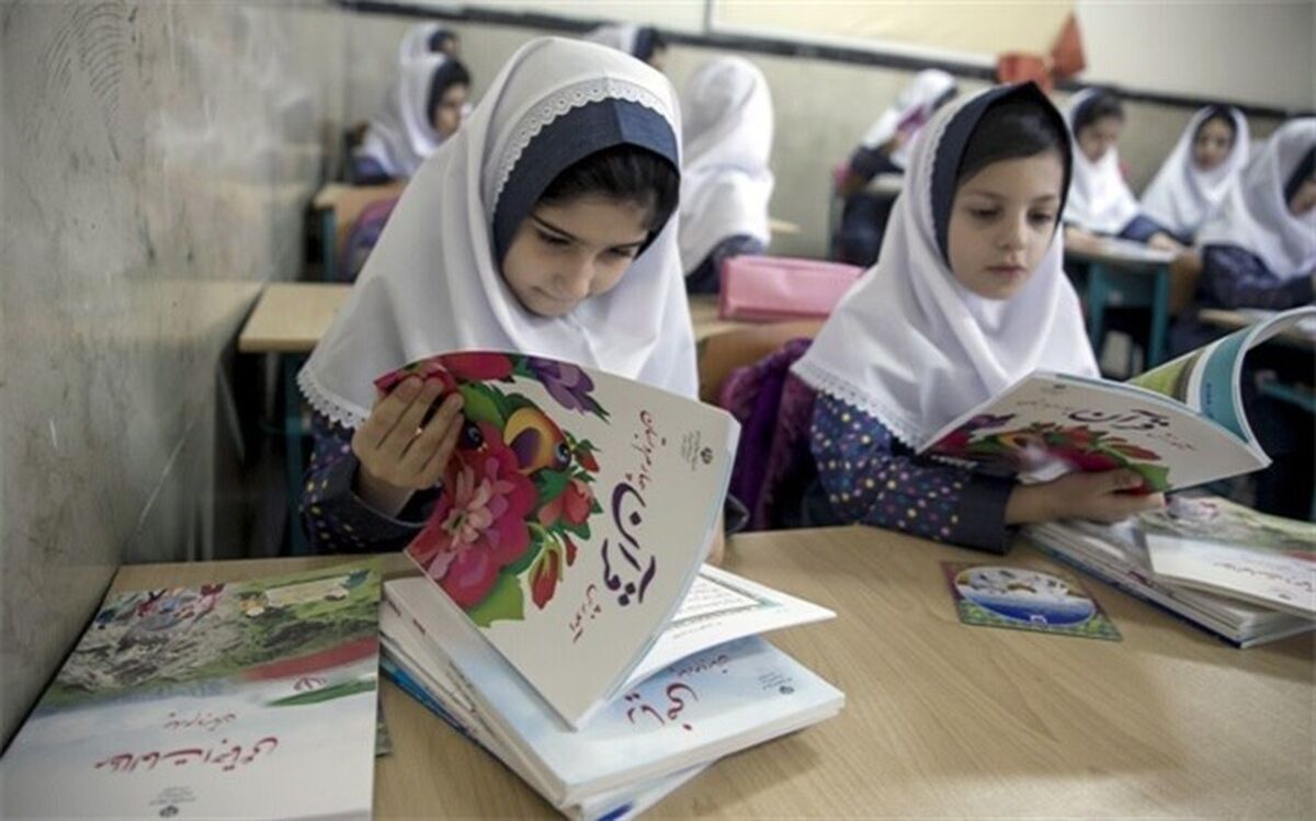 نقش کتاب‌های درسی در ایجاد حس خوب، امید و همدلی تقویت شود