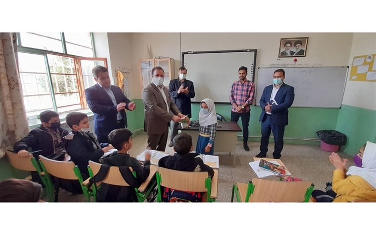 بازدید مدیر آموزش و پرورش پارس‌آباد از روند برگزاری آموزش حضوری در مدارس این شهرستان