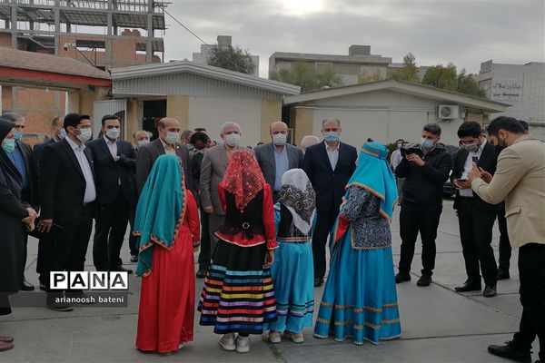 بازدید استاندار گلستان از نمایشگاه محصولات تولیدی هنرستان‌های استان