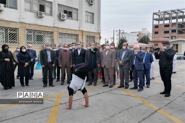 بازدید استاندار گلستان از نمایشگاه محصولات تولیدی هنرستان‌های استان