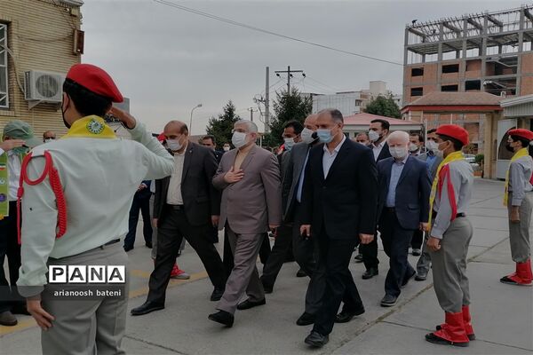 بازدید استاندار گلستان از نمایشگاه محصولات تولیدی هنرستان‌های استان