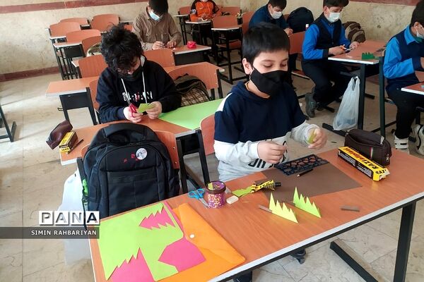 بازدید مدیرآموزش و پرورش شهرستان پردیس از روند برگزاری کلاس‌های حضوری دبستان دانش