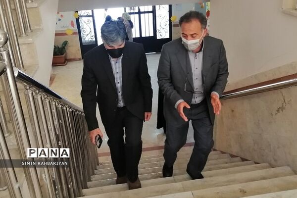 بازدید مدیرآموزش و پرورش شهرستان پردیس از روند برگزاری کلاس‌های حضوری دبستان دانش