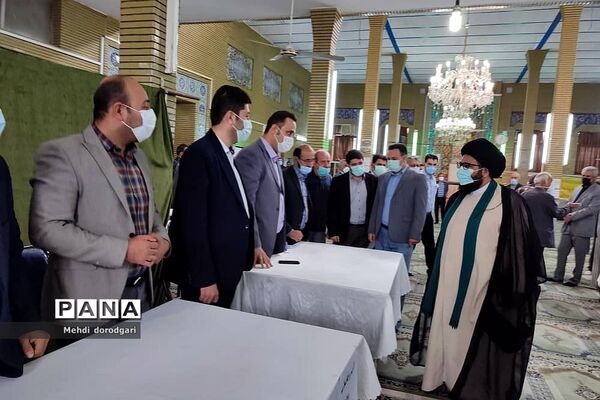 برگزاری نماز جمعه رودهن با حضور استاندار تهران